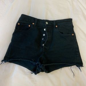 high rise Levi’s shorts
